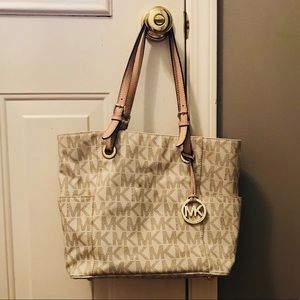 Michael Kors Jet Set Tote-Vanilla Cream color